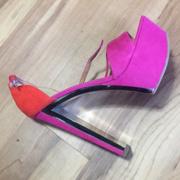 Heels - Picture 5 of 5